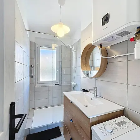 Apartment En Bord De Avec Climatisation - Fr-1-770-59